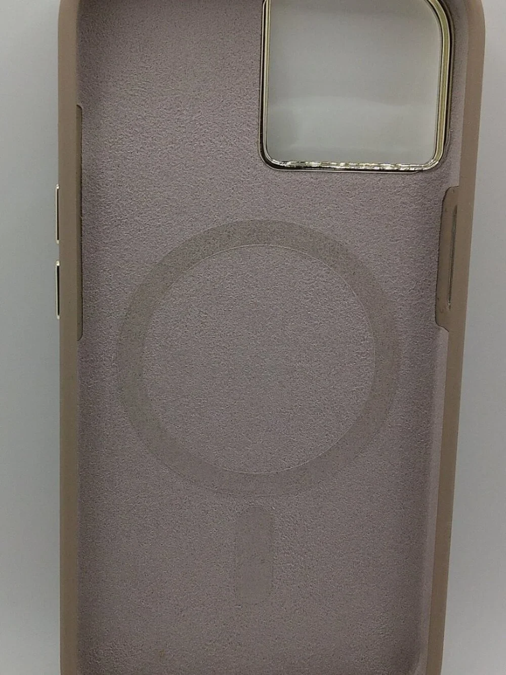 Elizabeth James Silicone Case MagSafe – iPhone 15/14/13 – Taupe – NEW